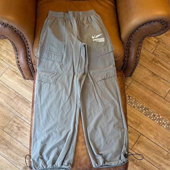 Nike Swoosh Women's High Rise Woven Cargo Trousers Sz Small Dark Stucco Sail - Picture 2 of 10